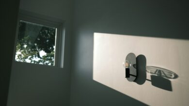 Photo of Spiegel ophangen zonder boren: de beste methoden op een rij